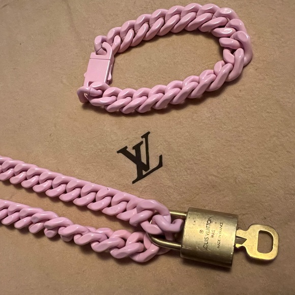 Authentic Louis Vuttion Padlock💌 Pink set included - Picture 6 of 8